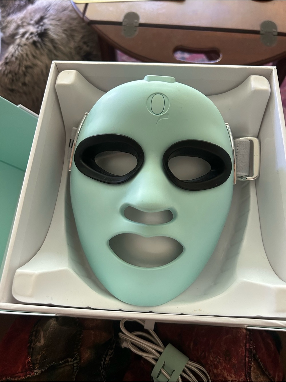 QURE LED Facial Mask with res light in Mint Green